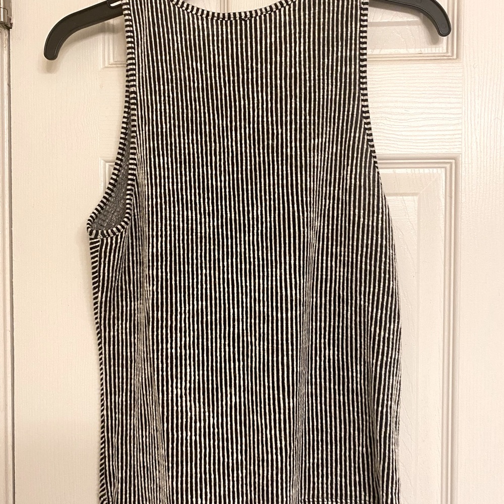 Caution To The Wind Striped V-neck Sleeveless front knot top Size M - Picture 2 of 2